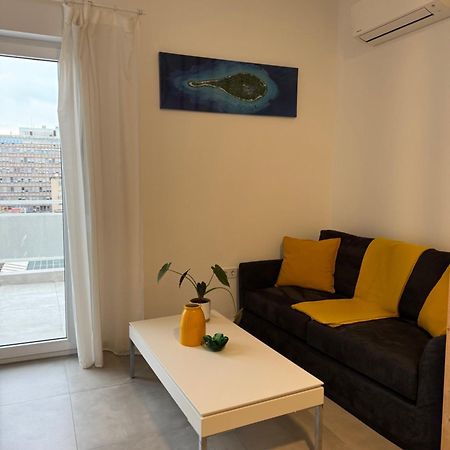 Ikarus Apartment เอเธนส์ ภายนอก รูปภาพ
