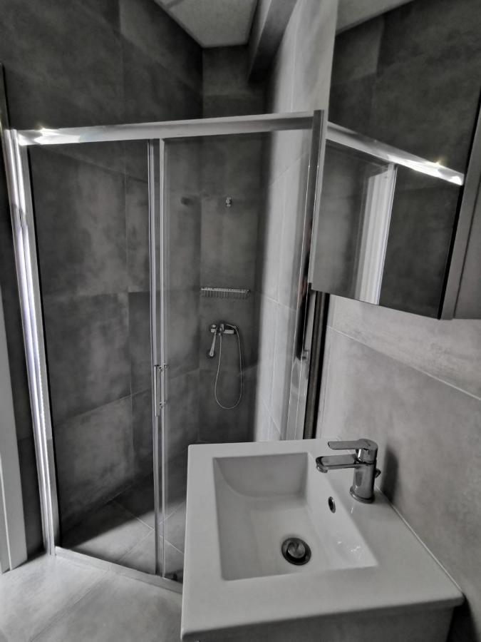 Ikarus Apartment เอเธนส์ ภายนอก รูปภาพ