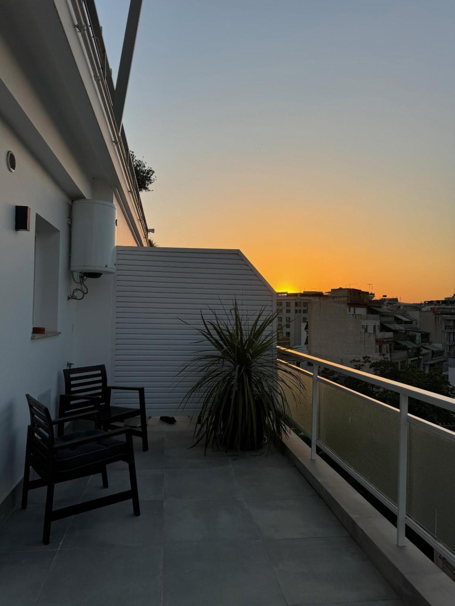 Ikarus Apartment เอเธนส์ ภายนอก รูปภาพ